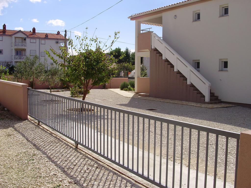 Apartments Ruzmarin فرسي المظهر الخارجي الصورة