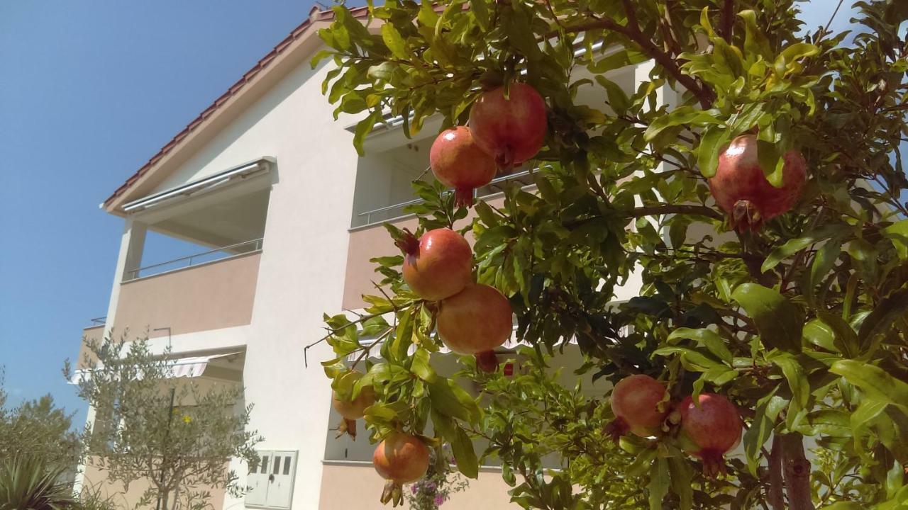 Apartments Ruzmarin فرسي المظهر الخارجي الصورة