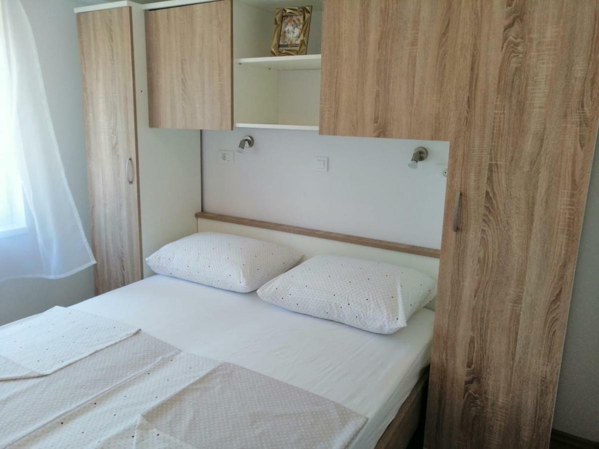 Apartments Ruzmarin فرسي المظهر الخارجي الصورة